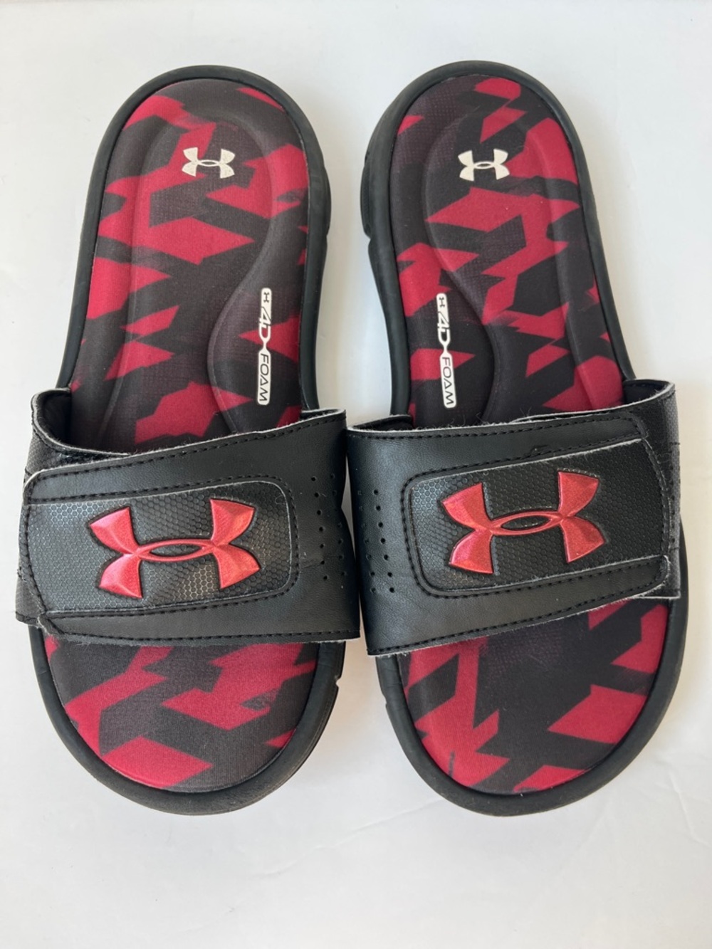 Under Armour Boys Black and Red Adjustable Slide Sandals 4Y